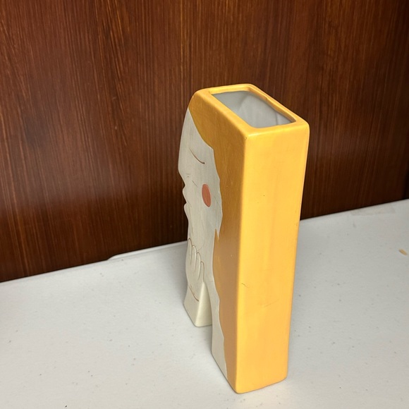 Modern Ceramic Flower Vase Blonde Girl Face Design - Picture 9 of 12